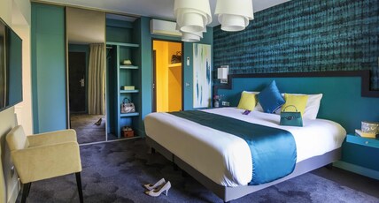 Mercure Brignoles Golf de Barbaroux & Spa Room Type - Classic Room, forest view - 1 king size bed