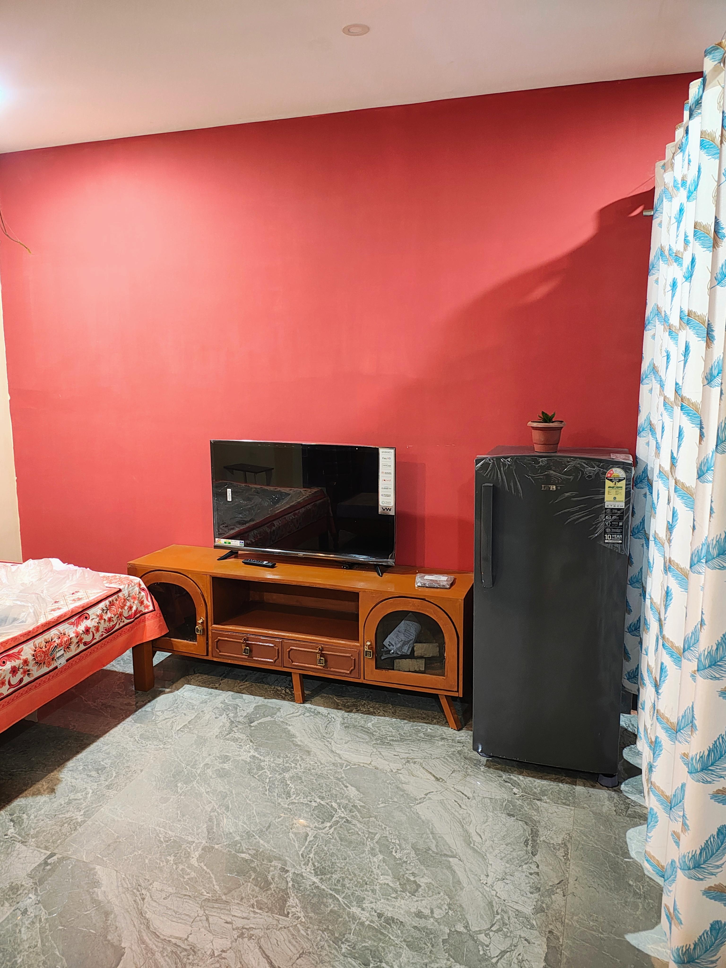 Cozy 1BHK Oasis - Tap to explore photos