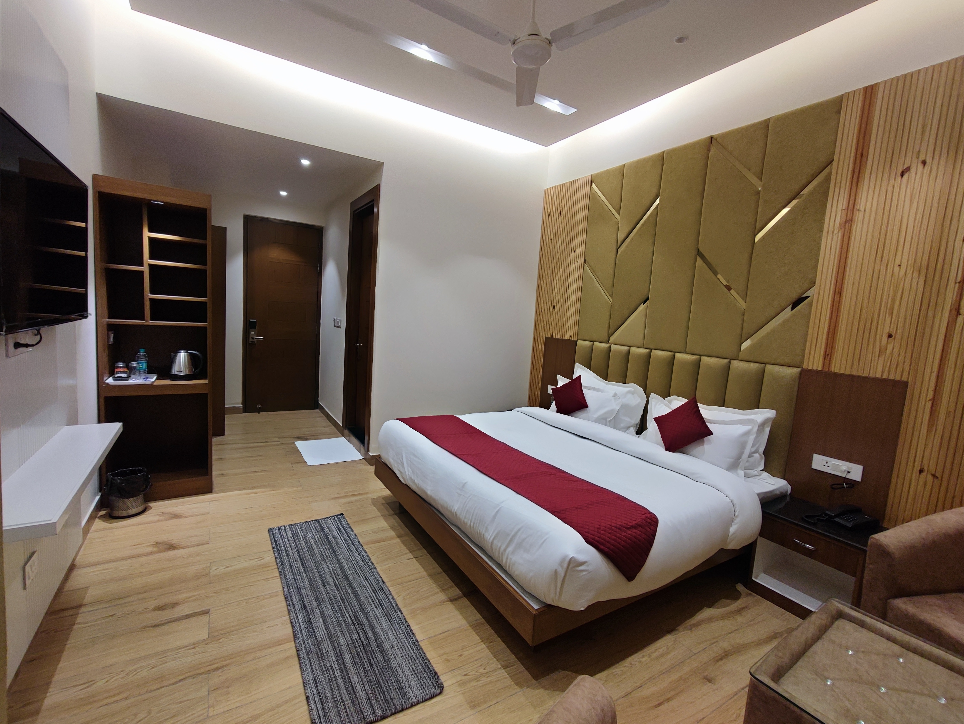 Hotel North Wood @ Mall Road (Mussoorie) - Tap to explore photos