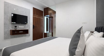 Click Hotel Gachibowli Hyderabad-HITEC City Room Type - Suite Room