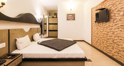 Hotel Eminent  Room Type - Deluxe Room