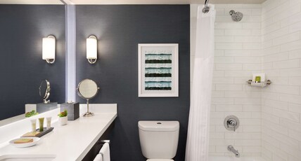 Hotel Champlain Burlington, Curio Collection by Hilton Room Type - 1 KING BED CITY VIEW