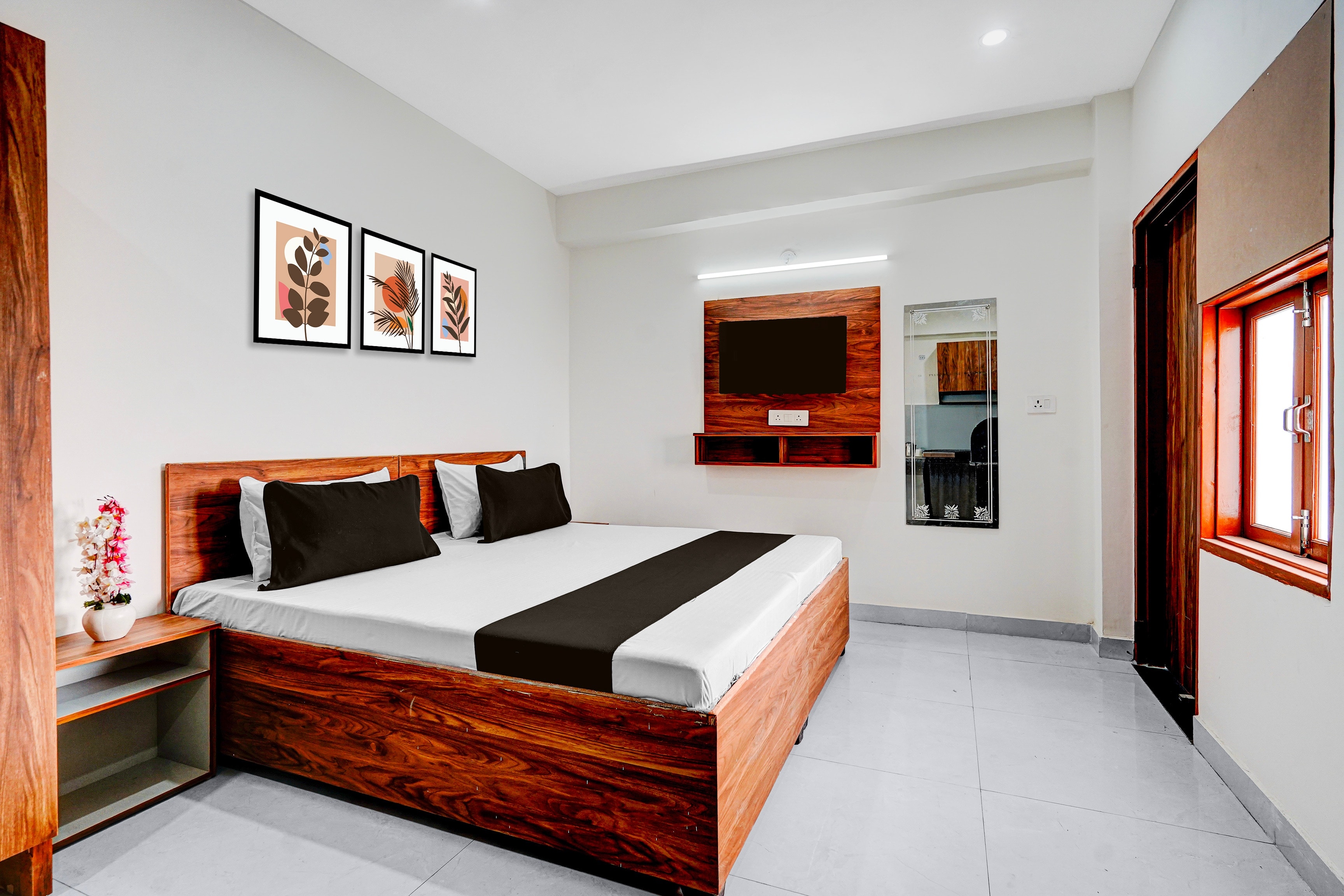 Hotel O by OYO Comfort Heavan Stay - Tap to explore photos