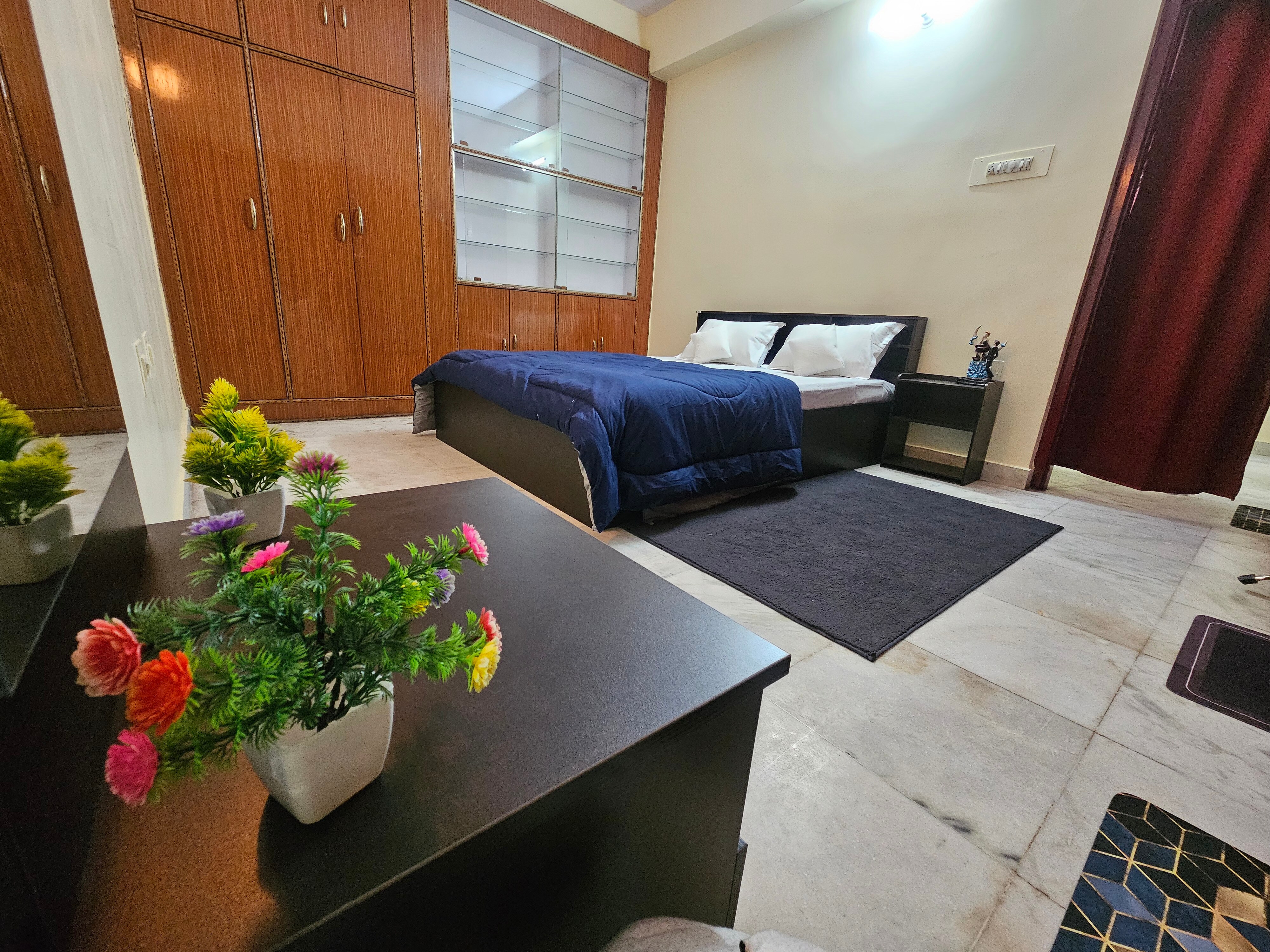 Spacious 2BHK Flat | Modern Comfort Stay - Tap to explore photos