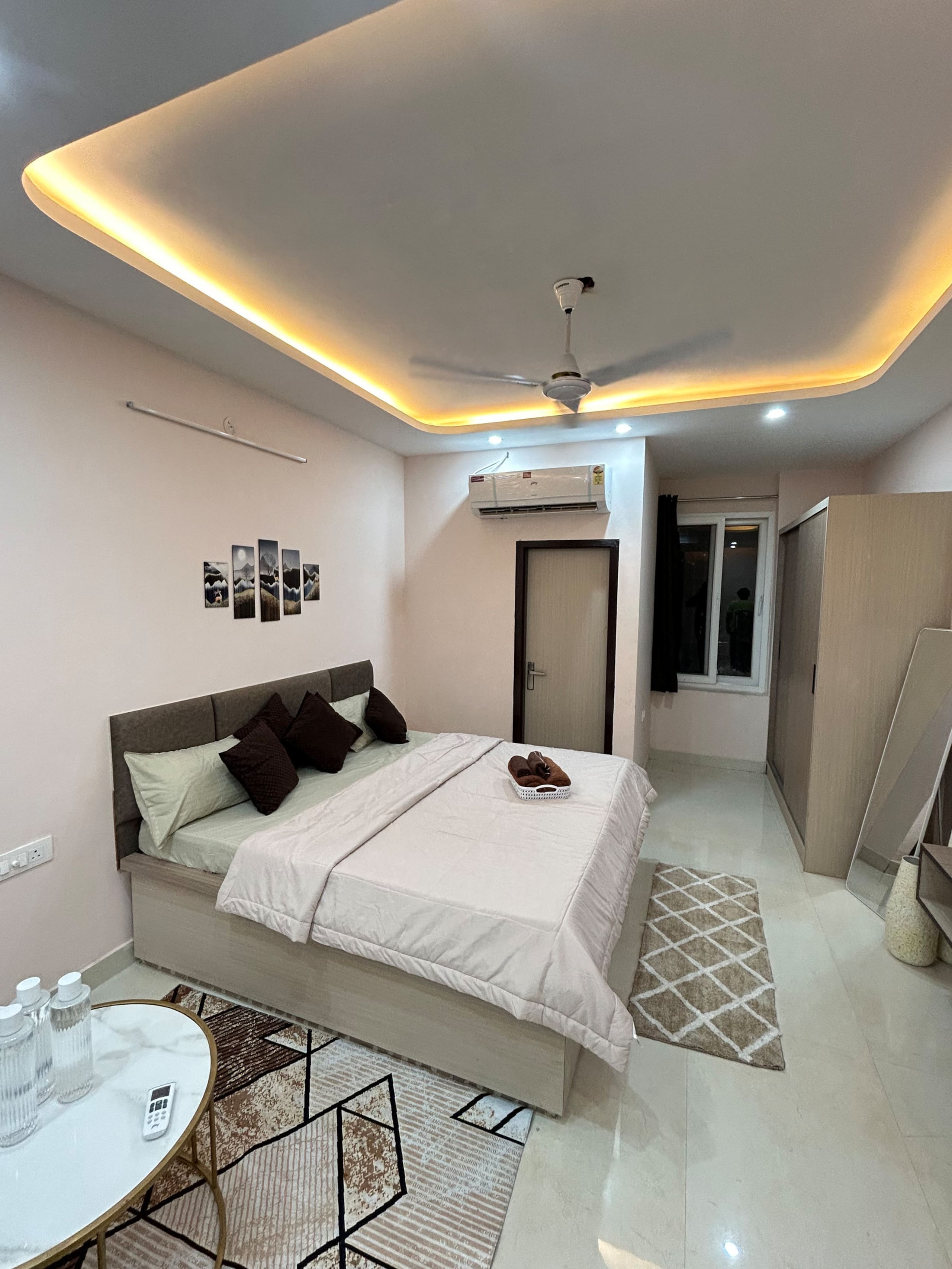 Elite Stay Where Luxury Feels Like Home - Tap to explore photos