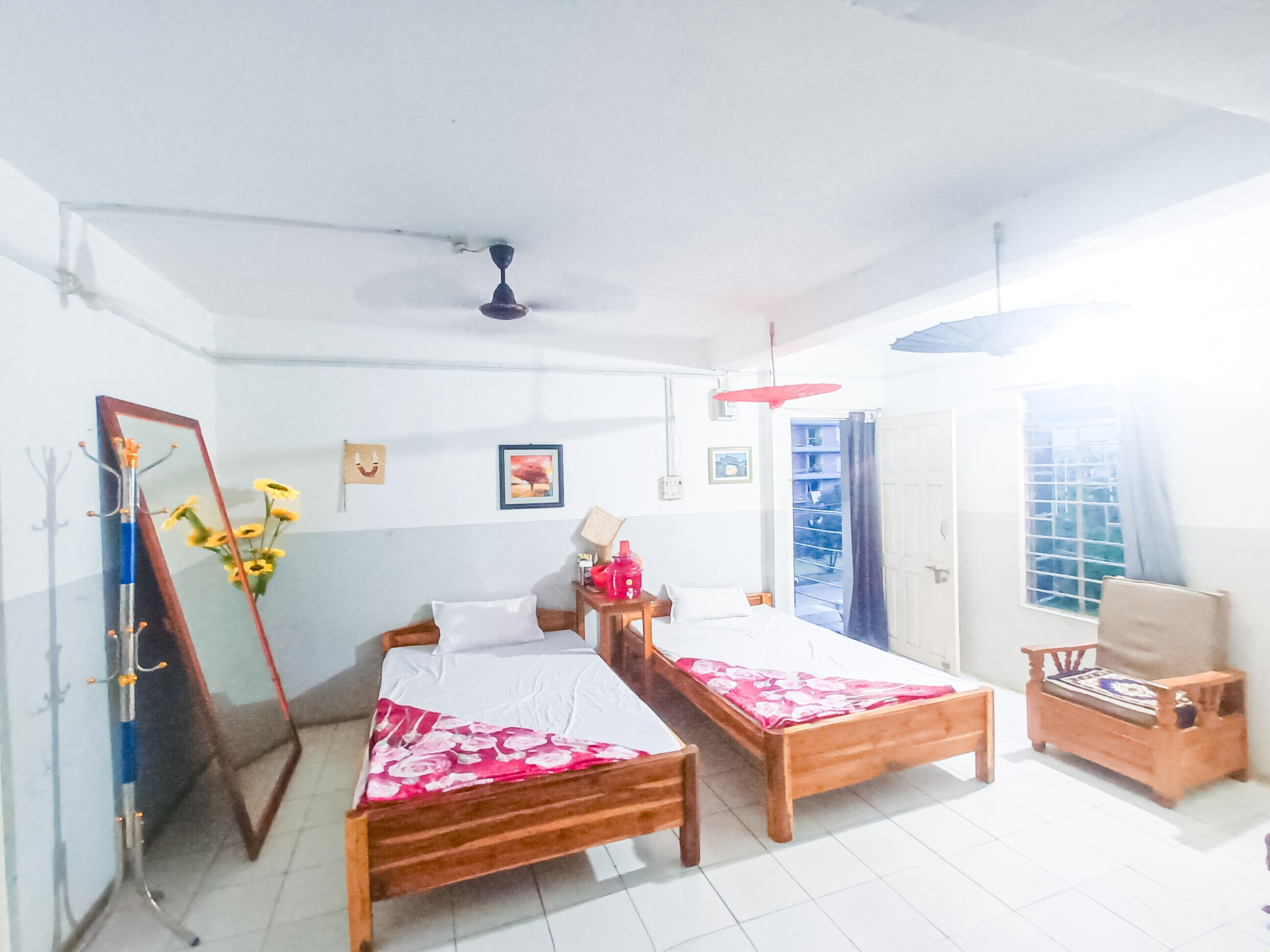 Budget tours&travels house - Tap to explore photos