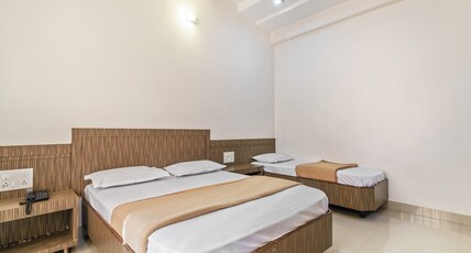 Hotel Sai Smita Room Type - Deluxe 3 Bed AC Room