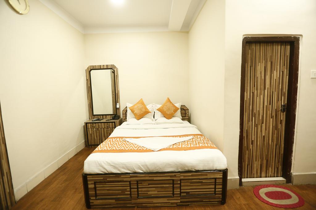 Beeu Hotel - Tap to explore photos