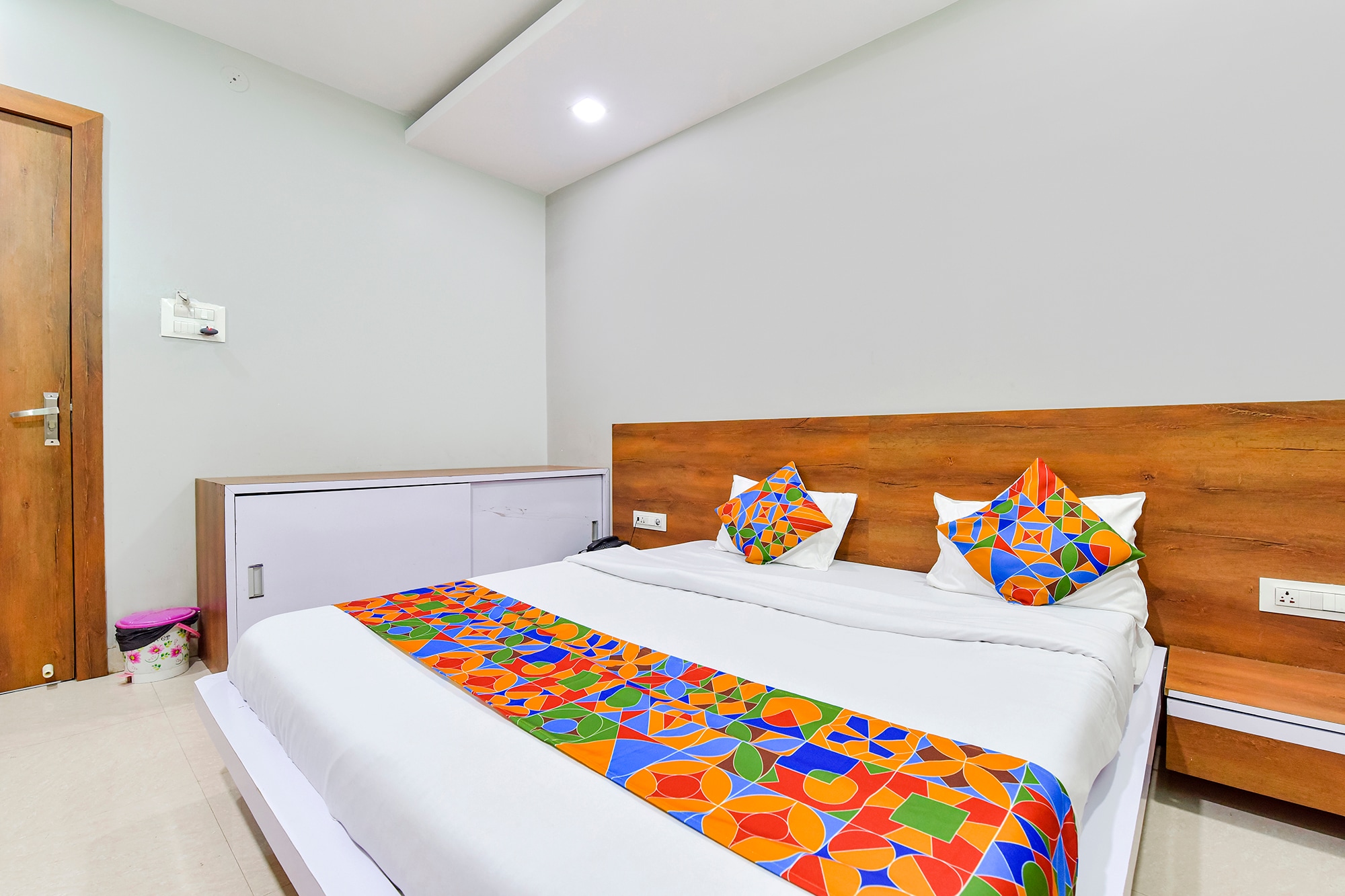 FabHotel Raghumani Palace - Nr. Mahakal Mandir - Tap to explore photos