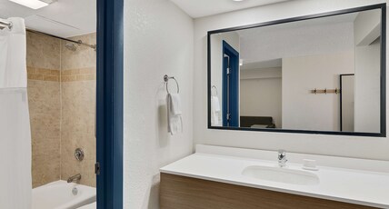 Spark by Hilton Ormond Beach Oceanfront Room Type - 2 QUEENS W  SOFABED