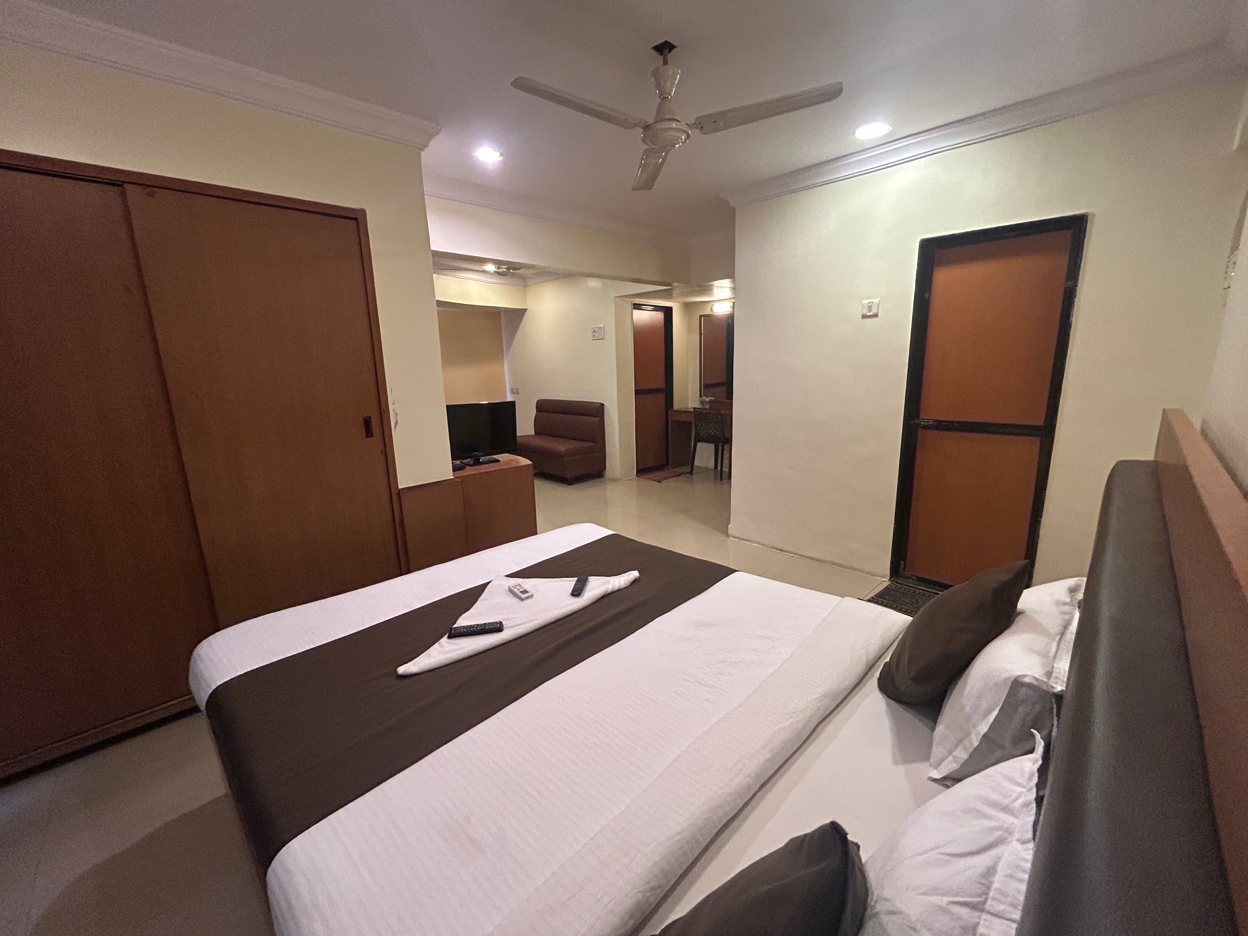 Hotel Lucky Goregaon - Tap to explore photos