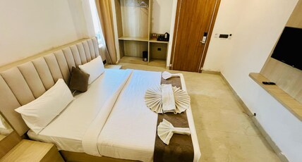 Hotel Neelkanth Room Type - Deluxe Luxury Rooms near Ayodhya Airport