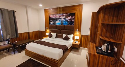OnlyStay Luxe House Agra Room Type - Luxury Room