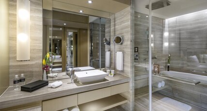 InterContinental Shanghai Jing' An Room Type - 2 Twin Classic Lounge Access City View