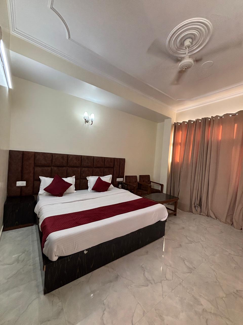 hotel jamuna palace - Tap to explore photos