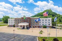 Holiday Inn Express & Suites WINONA