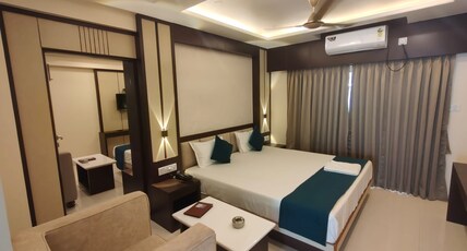 The Monalisa Inn Room Type - AC Deluxe Family Room( Inter-connected)