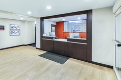Candlewood Suites - Topeka West