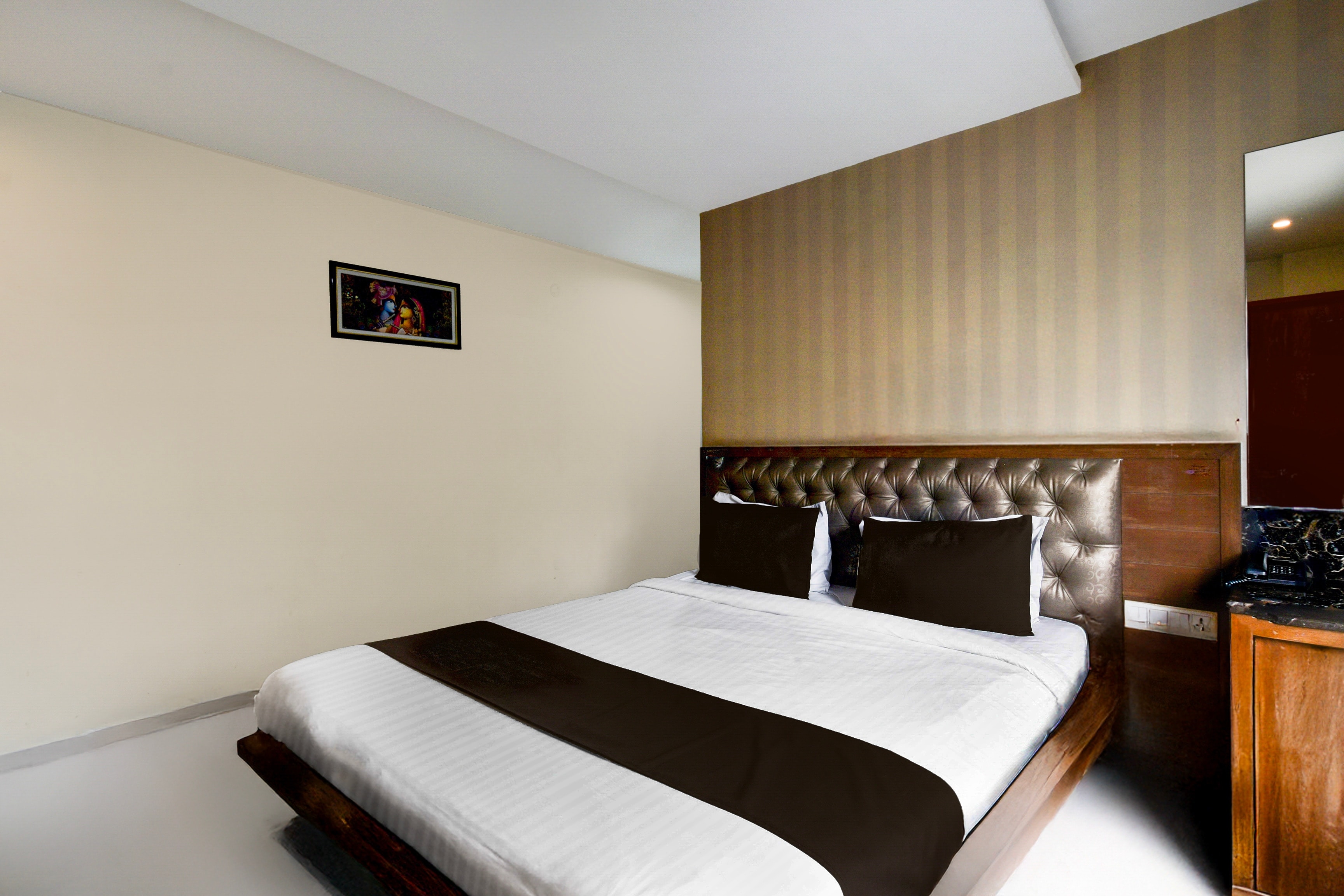Super Townhouse Kothapet Formerly Surabhi Elite - Tap to explore photos