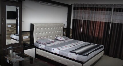 Bombay Picnic Spot Hotel & Resort Room Type - Deluxe Double