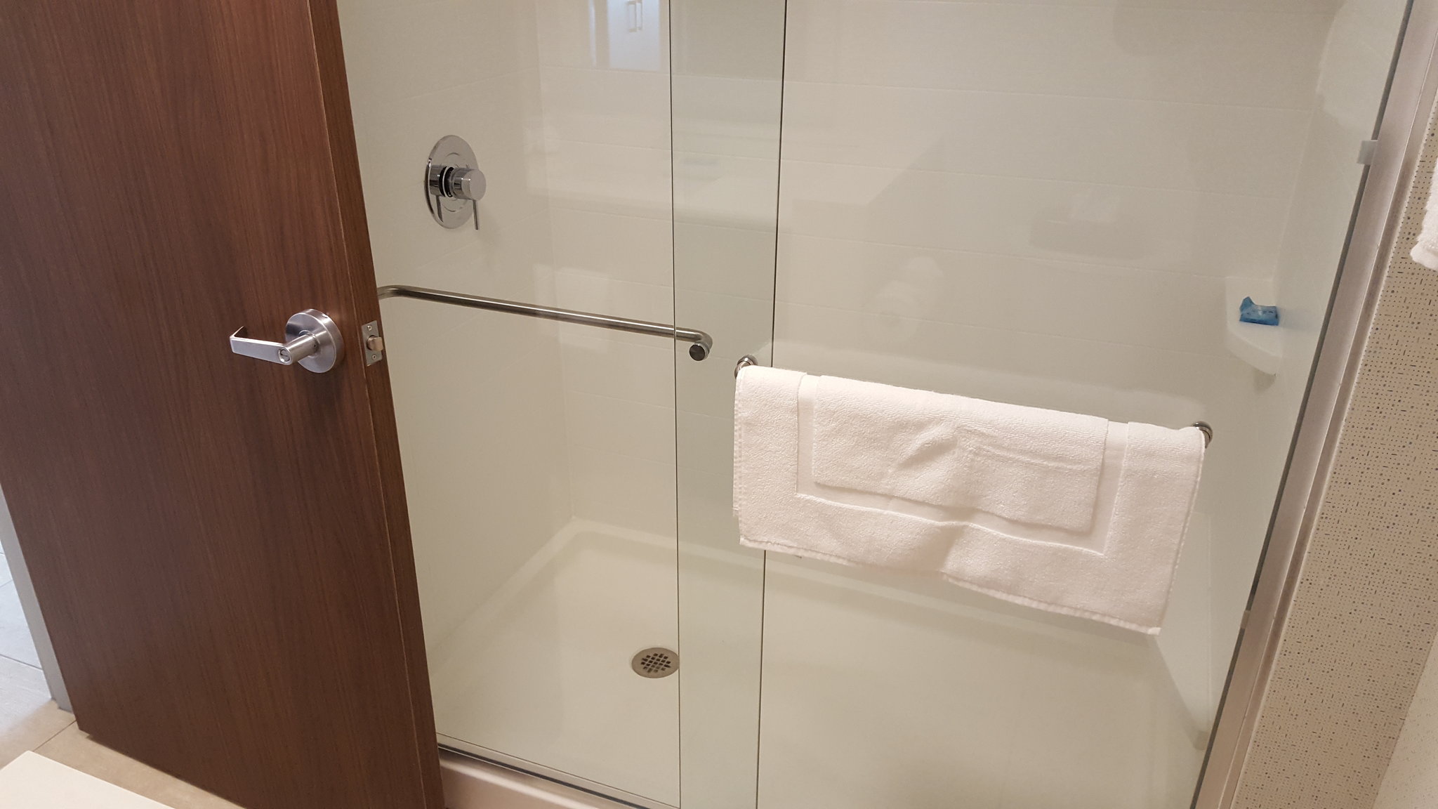 Holiday Inn Express & Suites OSWEGO - Tap to explore photos