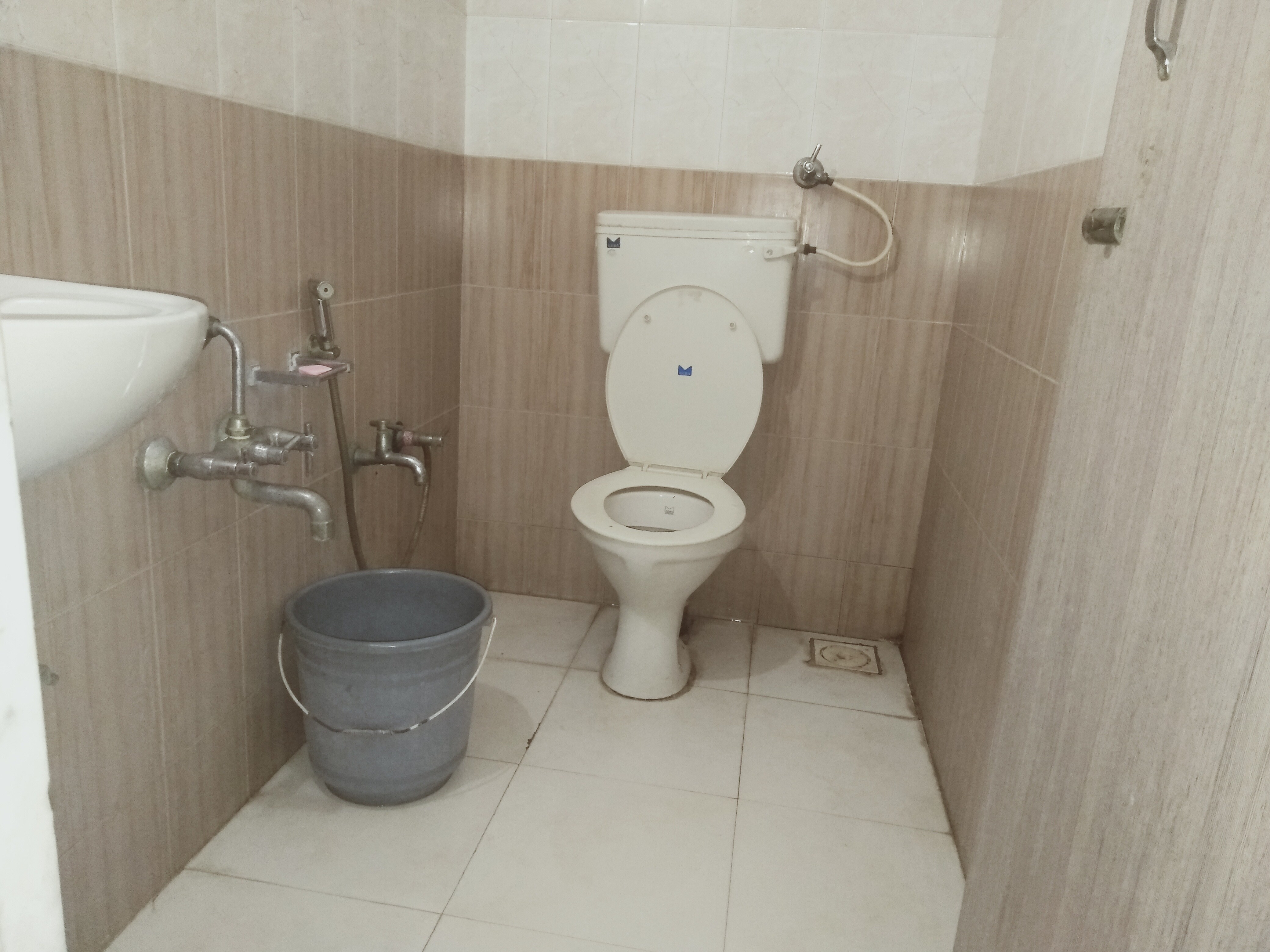 Hotel Sarvottam Changodar - Tap to explore photos