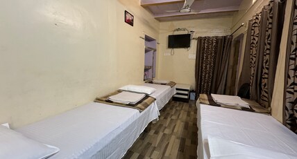 Golden Lodge Room Type - SIX BED AC ROOM WITH ATTACHED BATHROOM