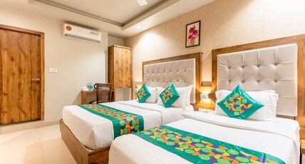Treebo Amber International Mumbai Airport T2 Room Type - Deluxe Family Room