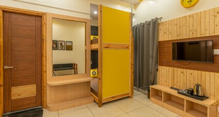 The Hosteller Kufri, Shimla Room Type - Deluxe Quadruple Room