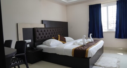 HOTEL PINEWOOD Room Type - AC DELUXE