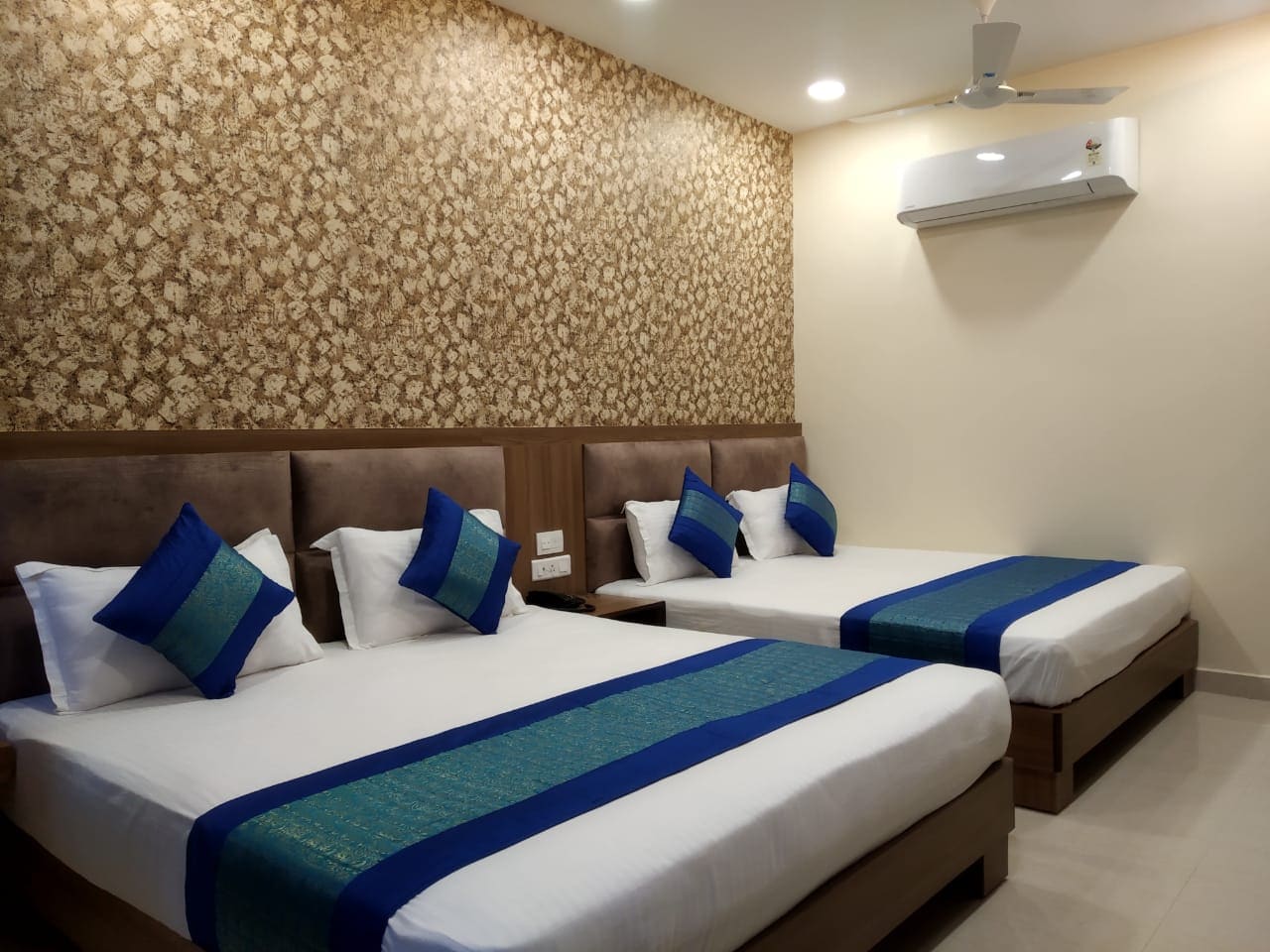 Hotel SS Royal - Tap to explore photos