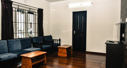 The Silver Bricks | 2 mins drive to lake  Room Type - The Silver Bricks | 2 mins drive to lake 