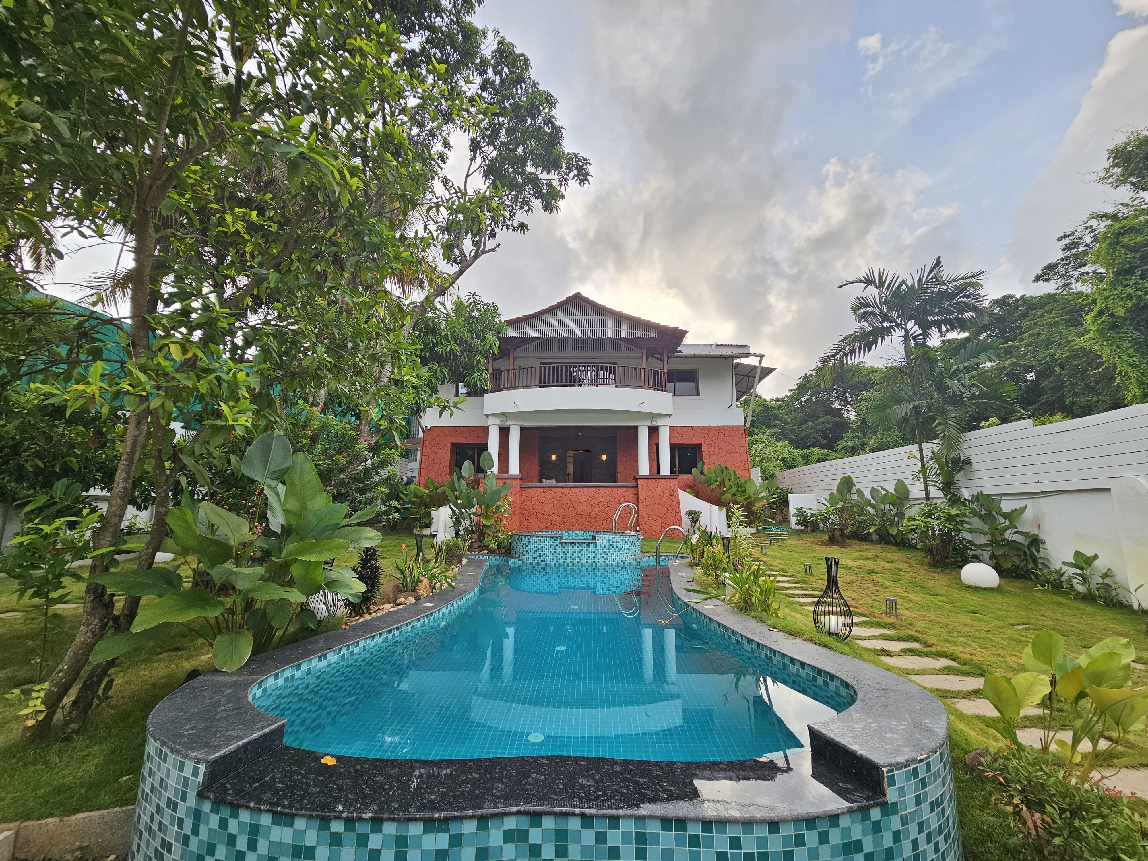 Casa Chalora - Tap to explore photos