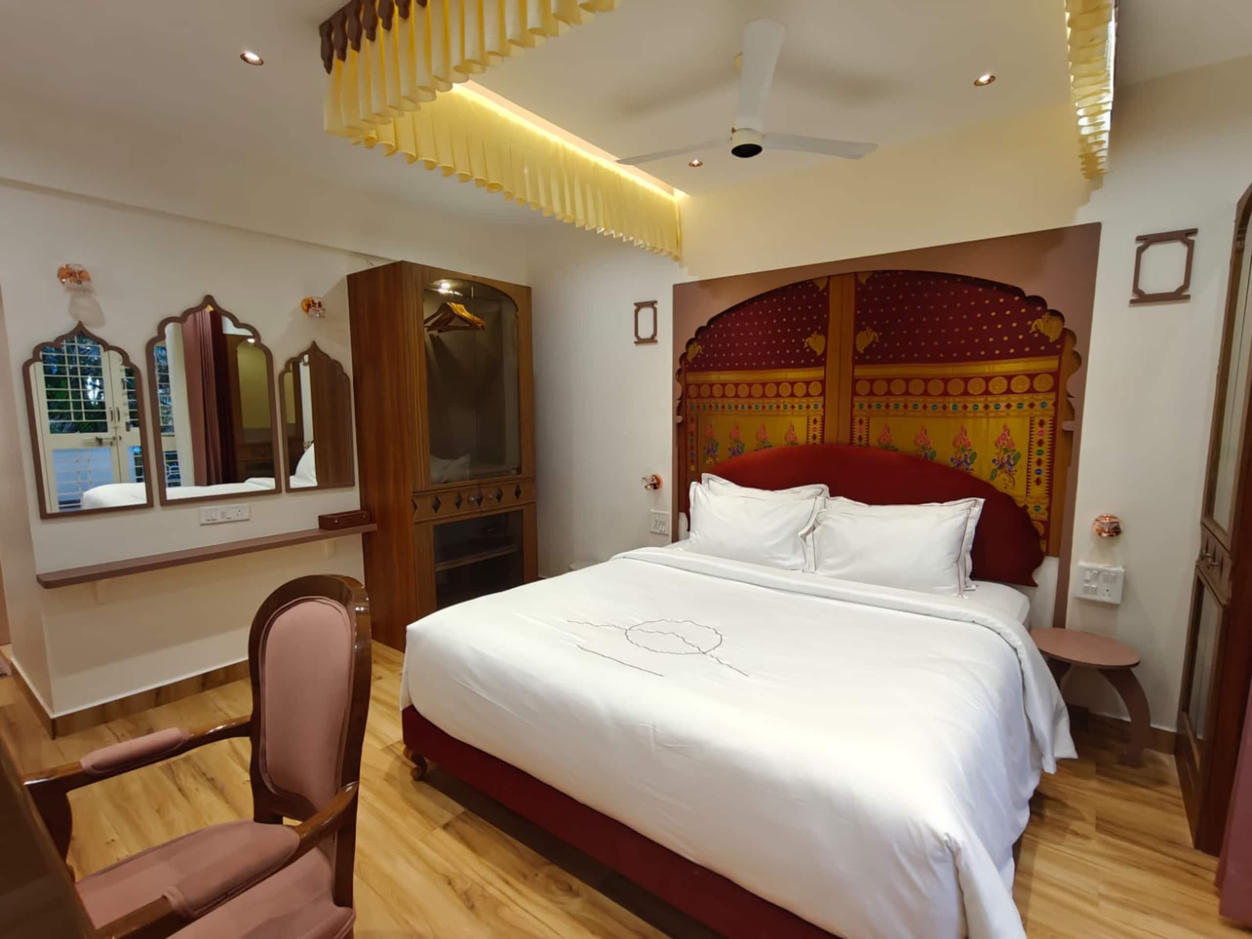 Rajmudra Heritage 3BHK Villa ment Nr Blw Hi Strt - Tap to explore photos
