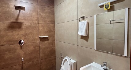 Nature Cascade Room Type - King room with pool view