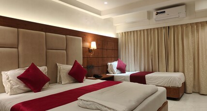 Hotel Anand Palace Room Type - VIP 3 BED (A.C)