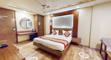 Staybook Hotel Nitya Maharani Room Type - Suite Room with Bathtub and Window