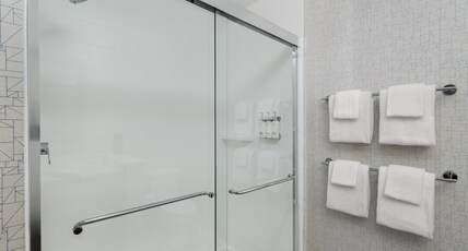 Holiday Inn Express & Suites WEST MELBOURNE Room Type - 1 King Bed Standard