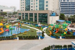 Central Park Resort Luxury Belaperla Tower