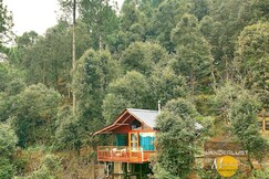 WanderLust by Mett Dhura  A Treehugging Cabin