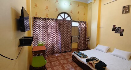 Ballia Guest House Room Type - AC DOUBLE BED Deluxe ( balcony )