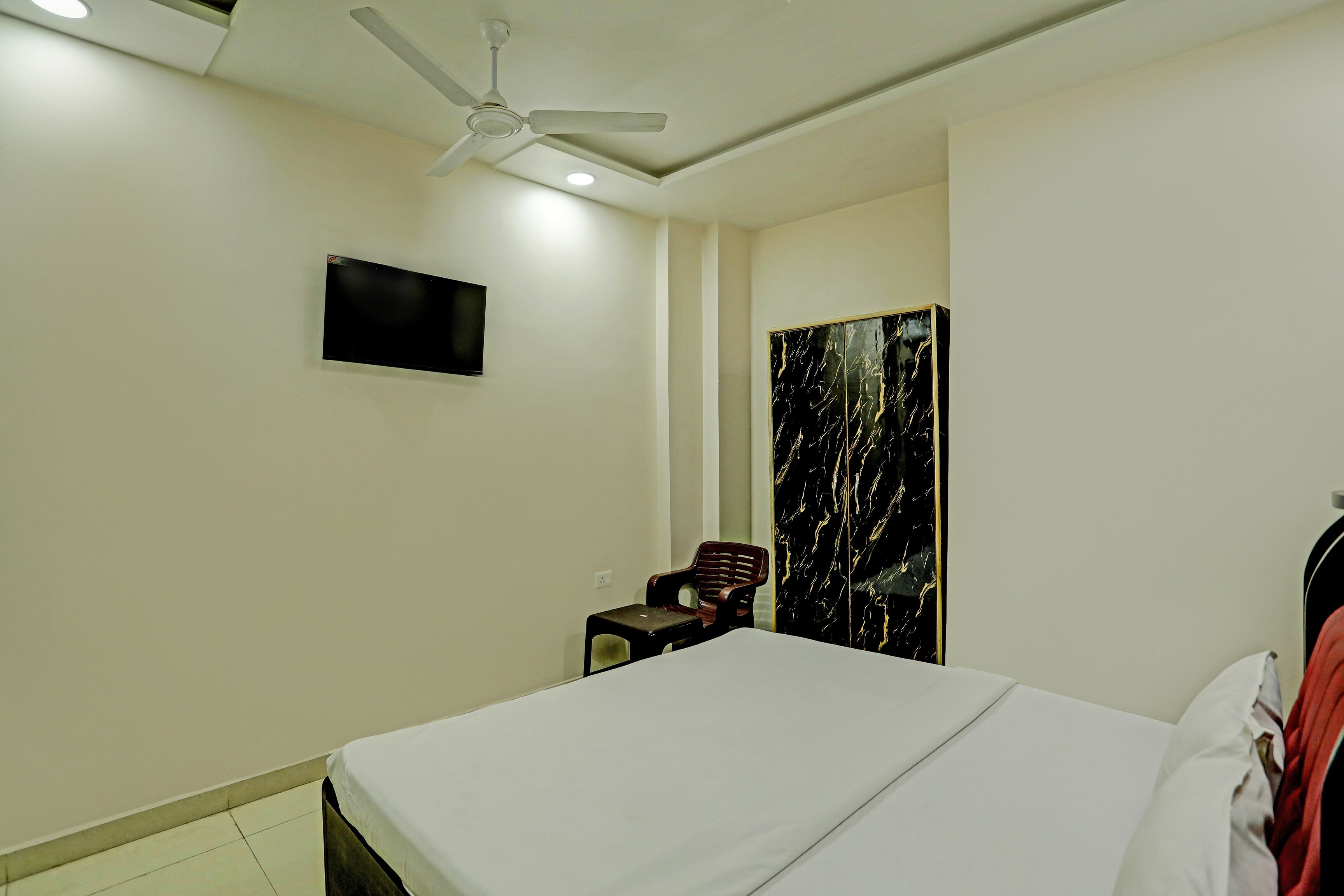 Super Hotel O Solam Inn - Tap to explore photos