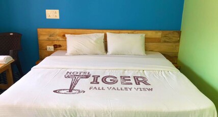 Hotel Tiger Fall Valley View Room Type - Deluxe Bed Room