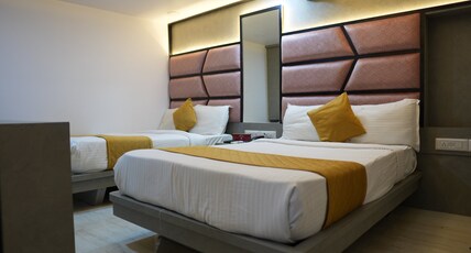 Hotel Pearl View - Near US Embassy Bandra Kurla Complex (BKC), Mumbai Room Type - Deluxe Quadruple Room