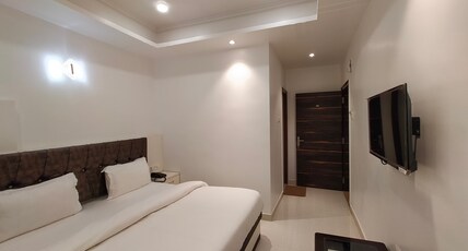 Hotel Temple View Room Type - Deluxe Double Bedroom
