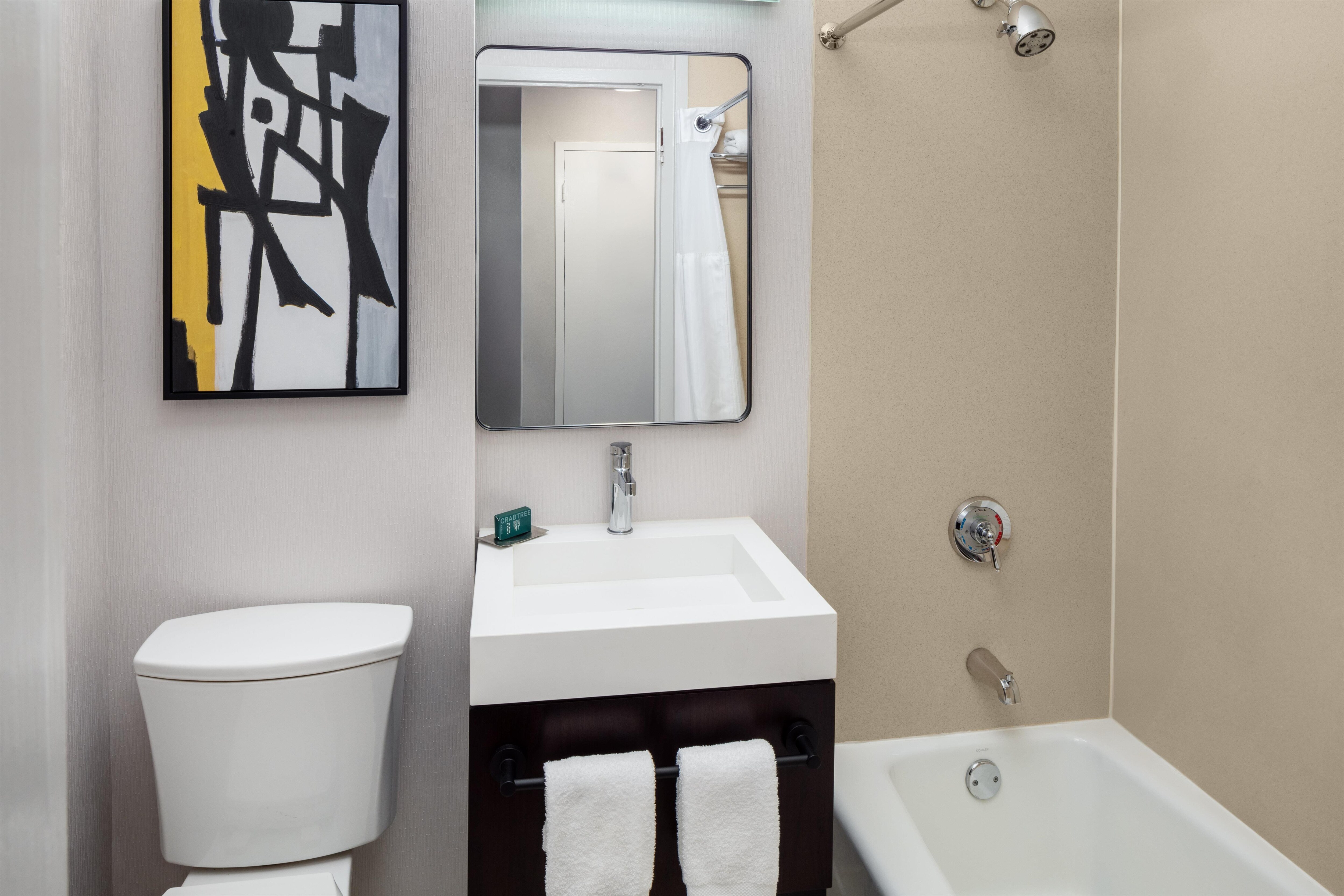 DoubleTree by Hilton Hotel & Suites Pittsburgh Downtown - Tap to explore photos