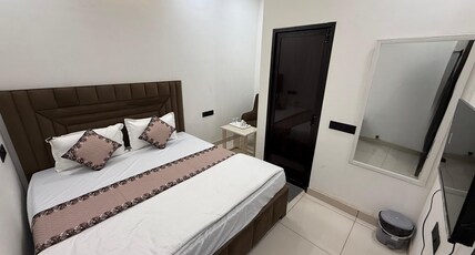 Hotel Stayvora Room Type - Bedroom 8
