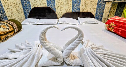 Radha Krishna Niwas | 4 Min Walk Kashi Vishwanath Room Type - Deluxe Queen Room with private bathroom AC