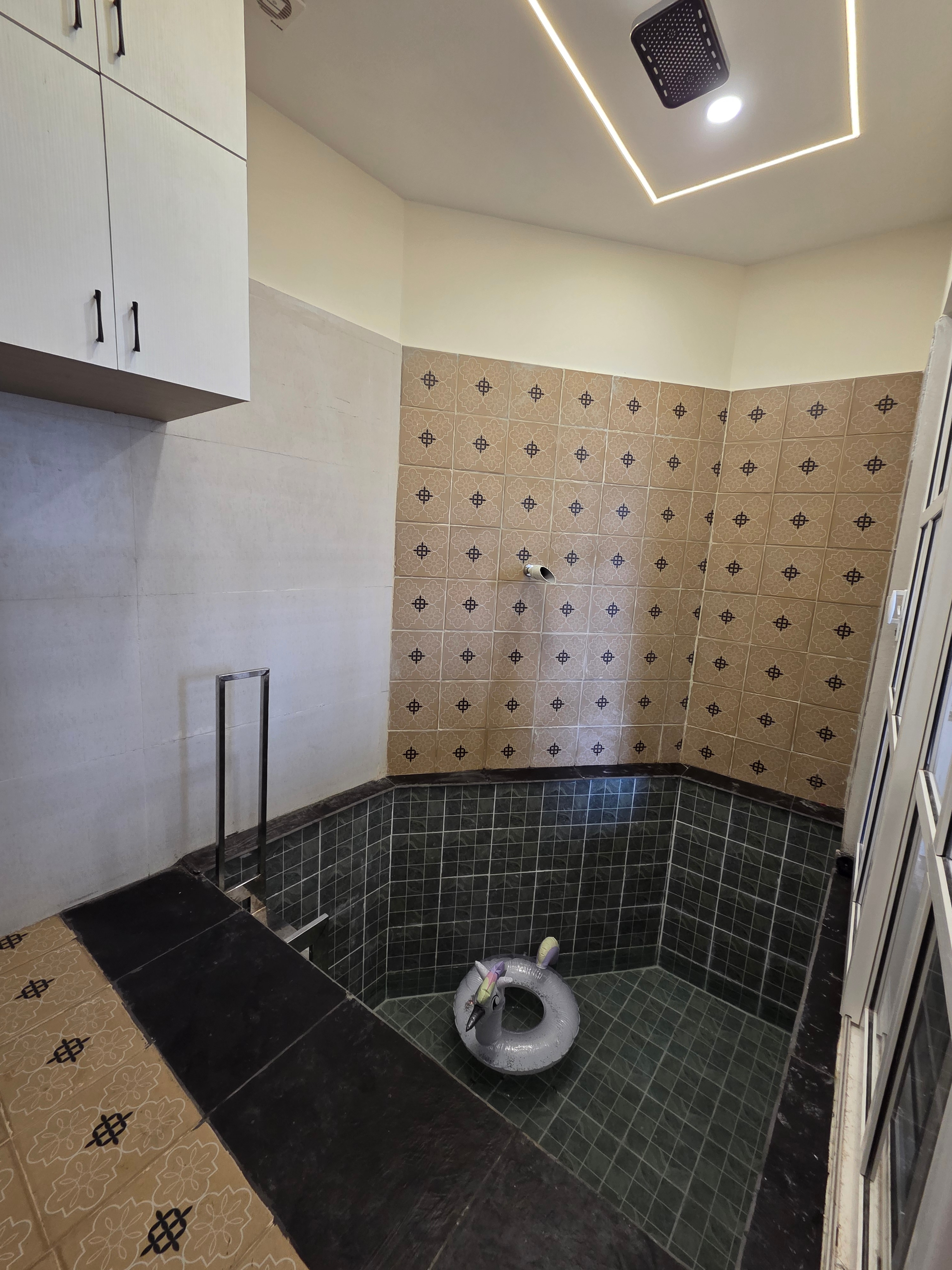 Benson Villa With Indoor Pool - Tap to explore photos