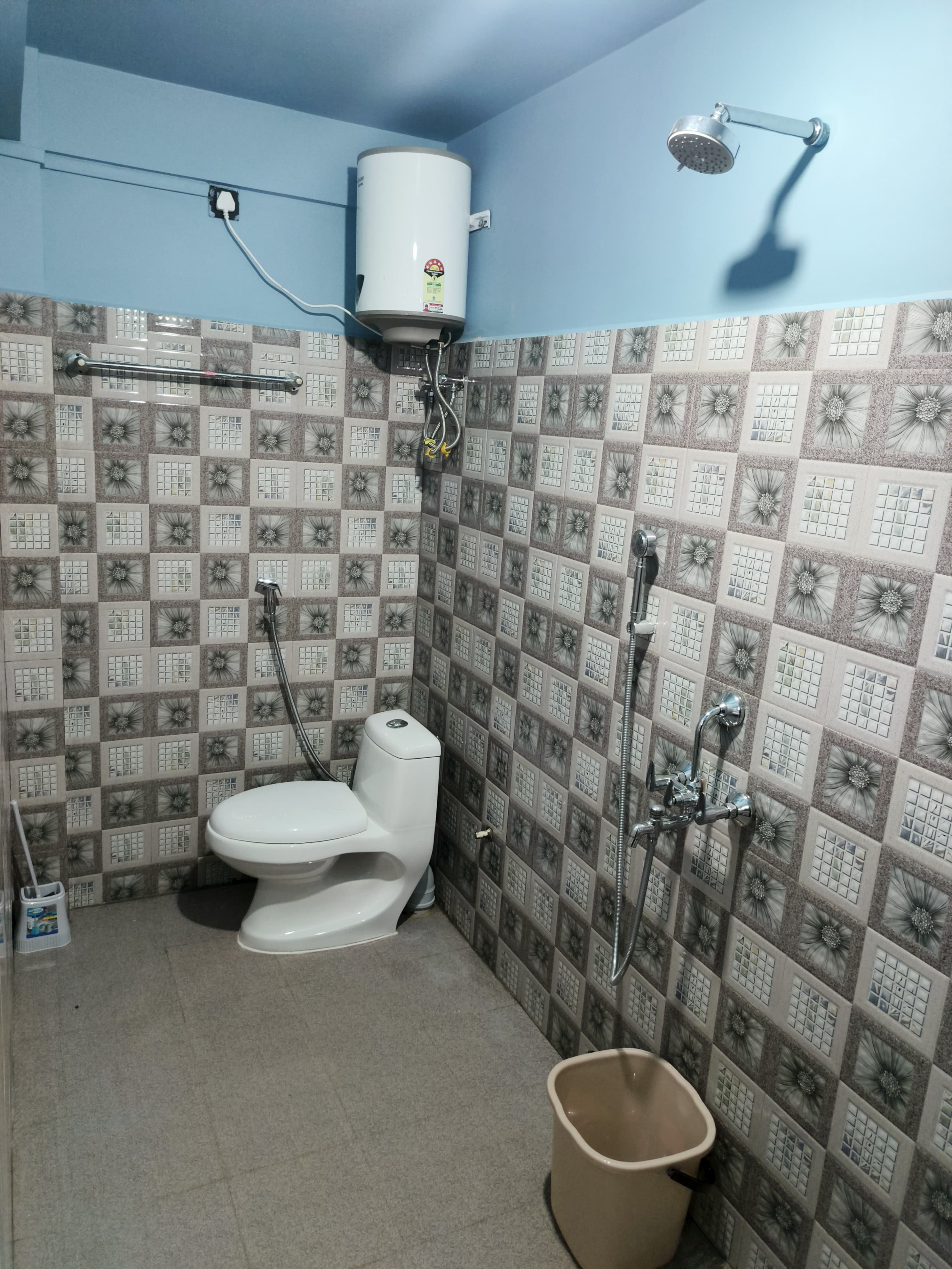 EVARA HOMESTAY - Tap to explore photos